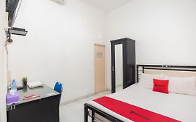 RedDoorz Syariah near Grand Galaxy Park